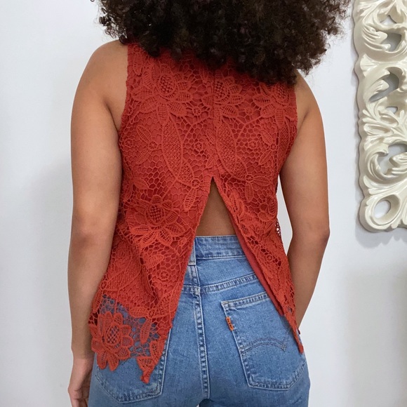 Lace Tank with Back Slit - Picture 2 of 6